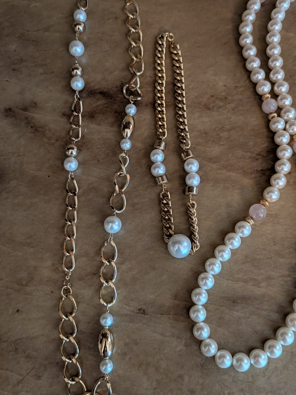 Vintage Set Of Four Costume Pearl Necklaces And Chokers - Picture 4 of 7
